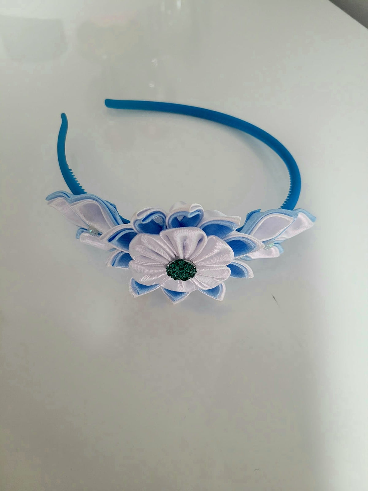 Kanzashi gėlių lankelis – mėlynas